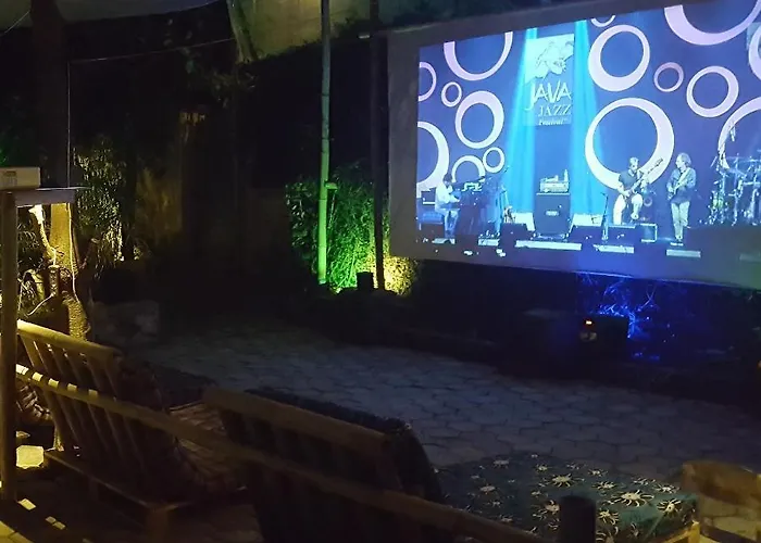 ゲストハウス Laughing Buddha & Garden Theater カトマンズ